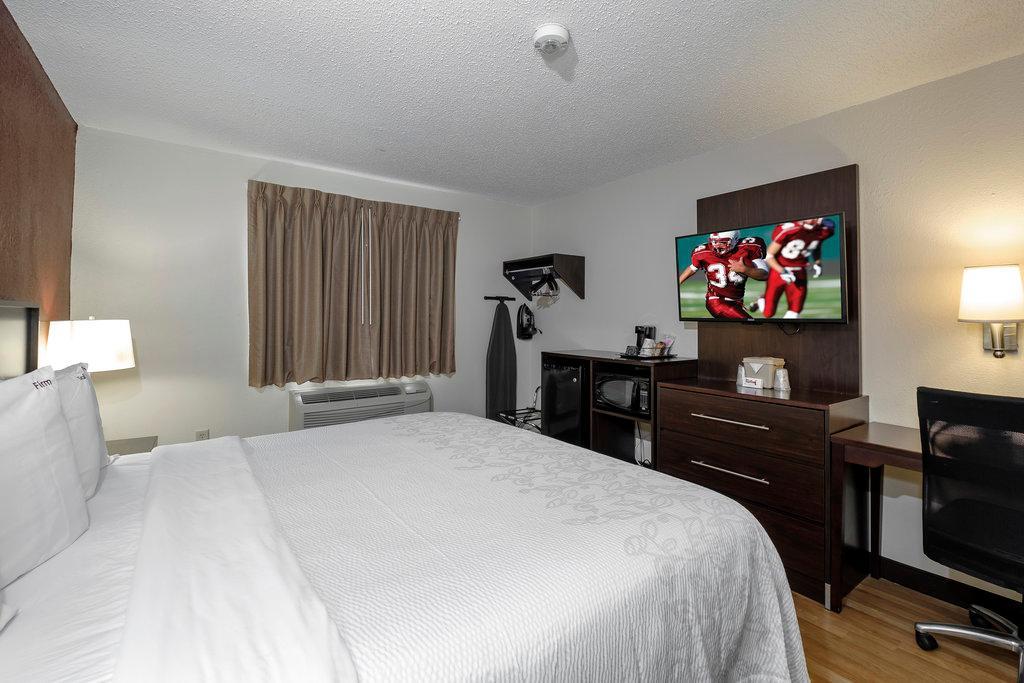Red Roof Inn Plus+ & Suites Malone Kültér fotó