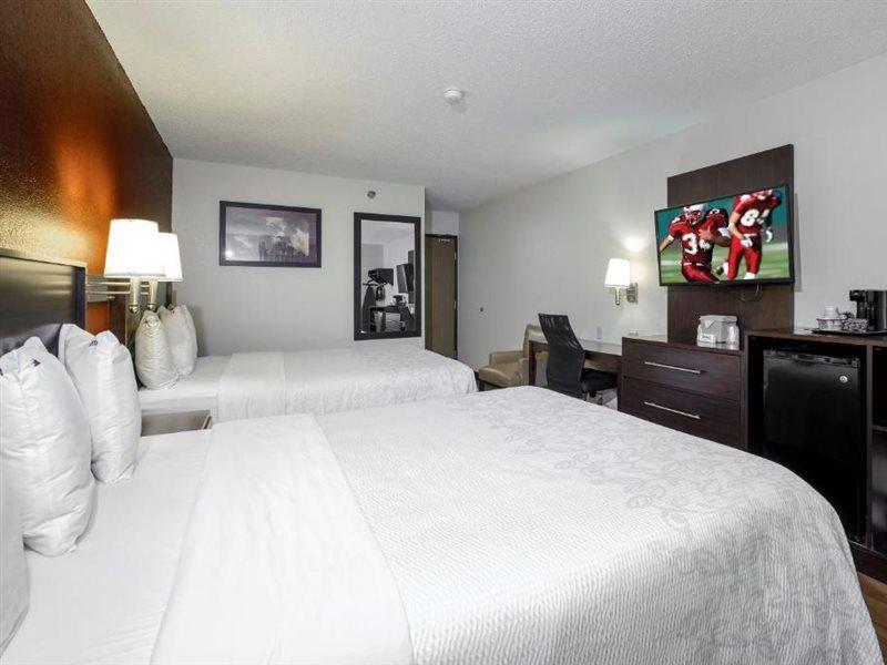 Red Roof Inn Plus+ & Suites Malone Kültér fotó