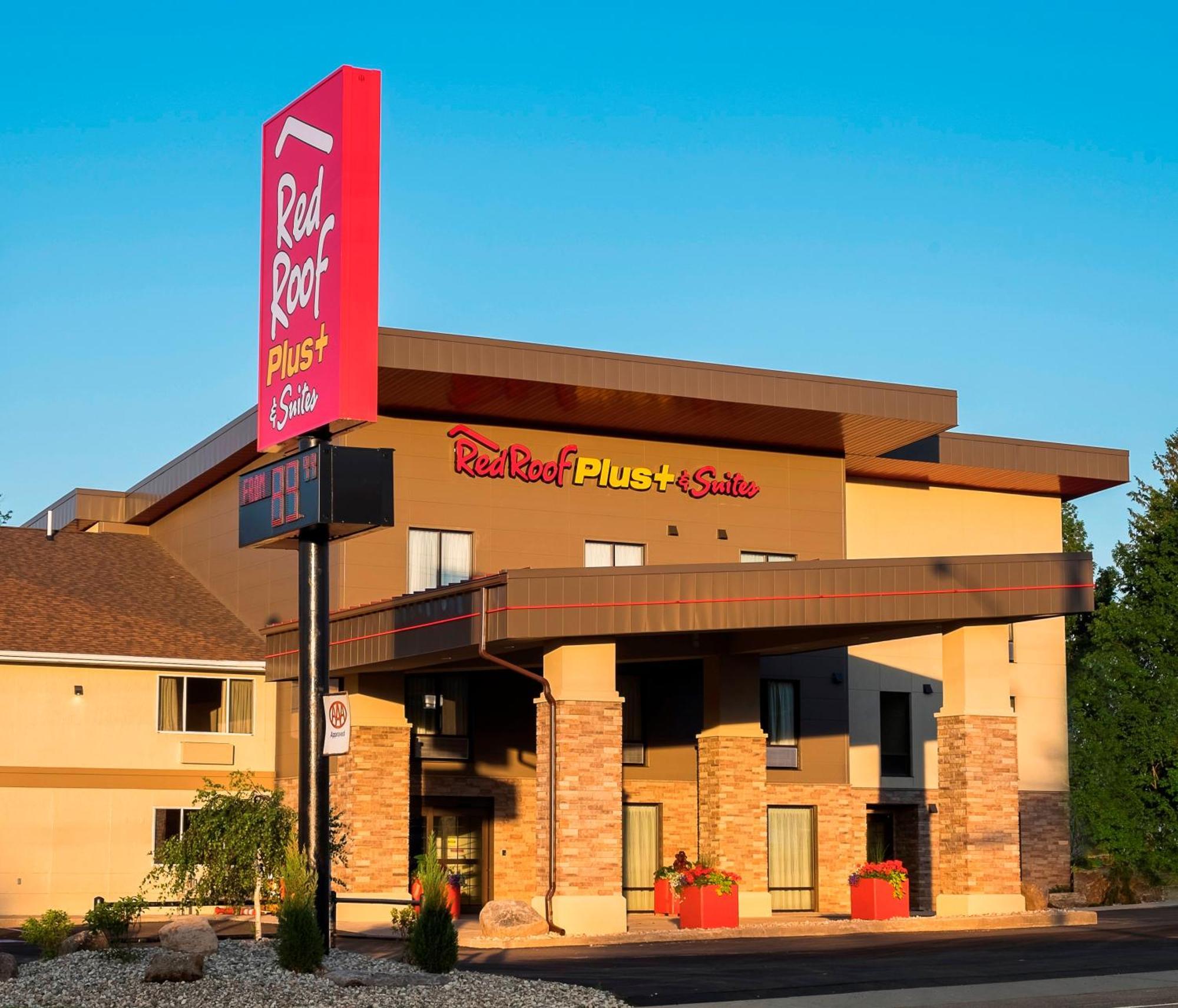 Red Roof Inn Plus+ & Suites Malone Kültér fotó