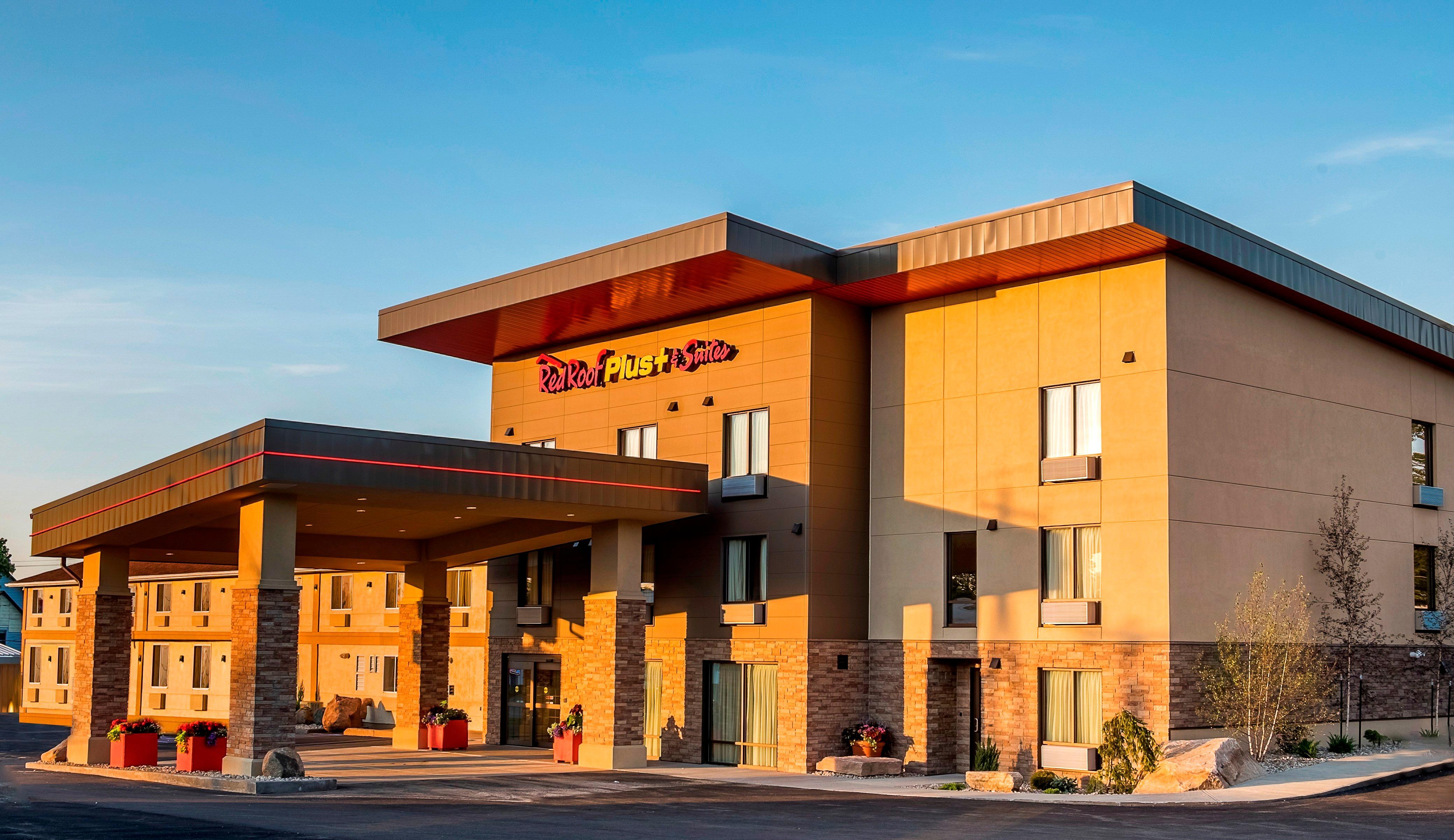 Red Roof Inn Plus+ & Suites Malone Kültér fotó