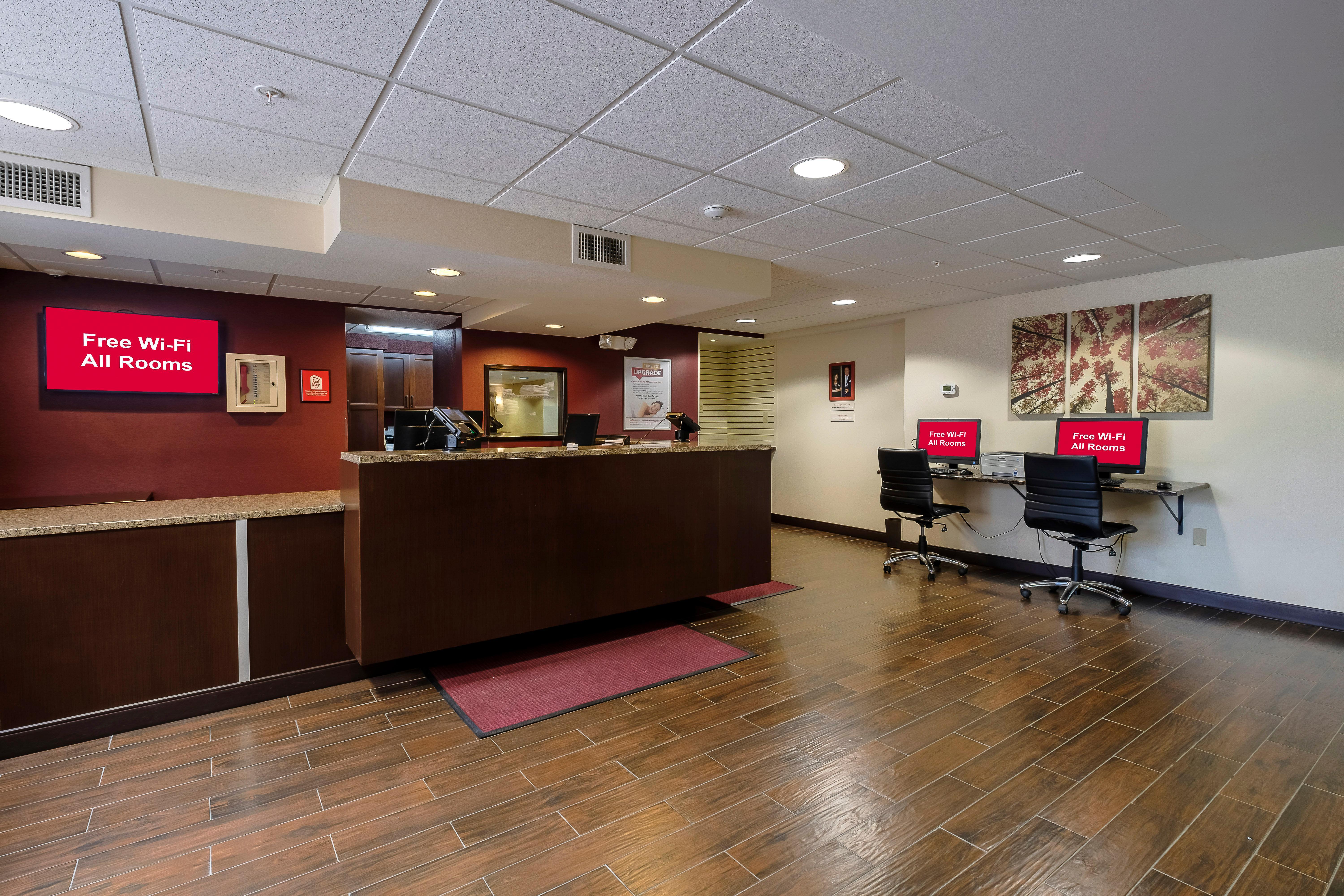 Red Roof Inn Plus+ & Suites Malone Kültér fotó