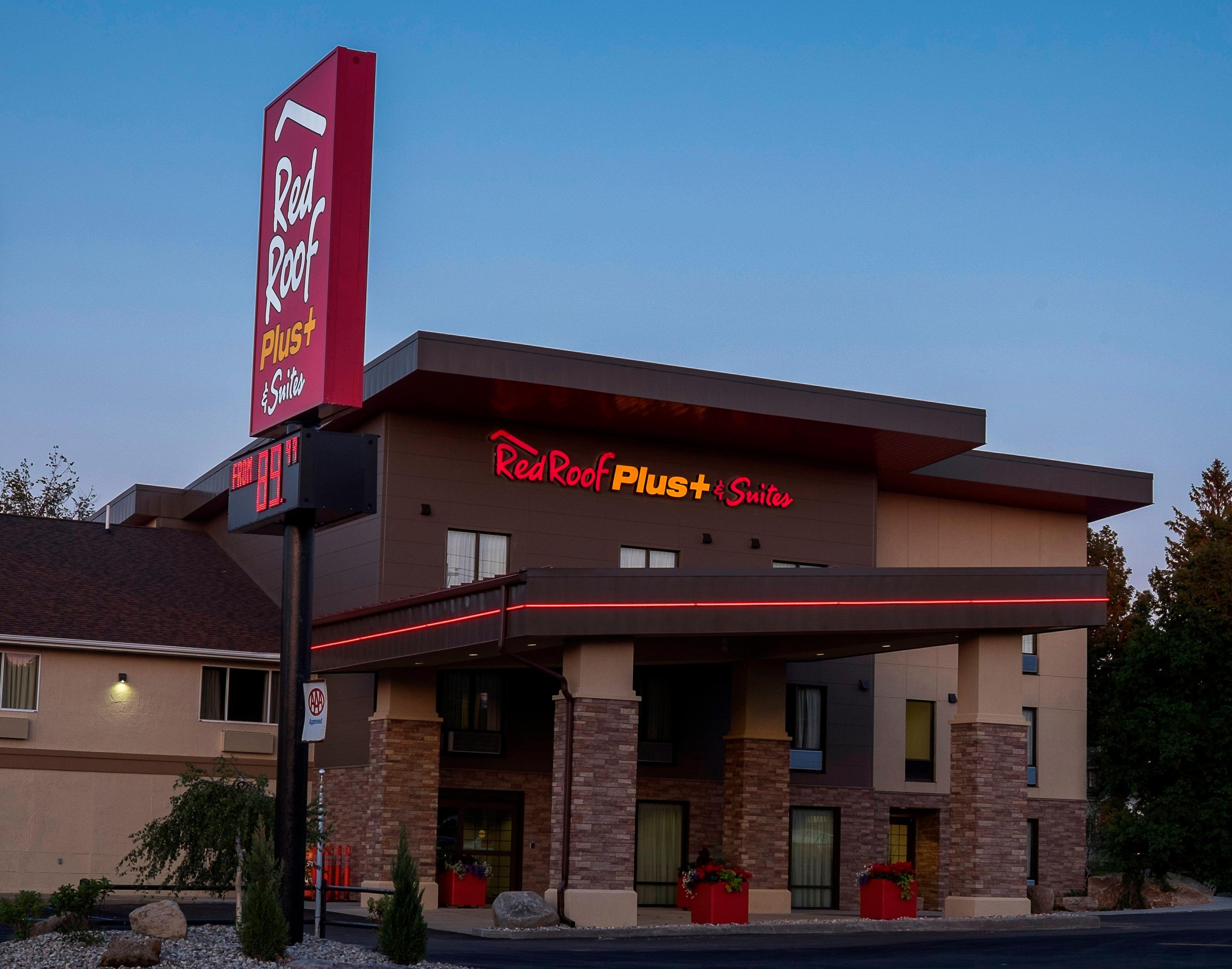 Red Roof Inn Plus+ & Suites Malone Kültér fotó