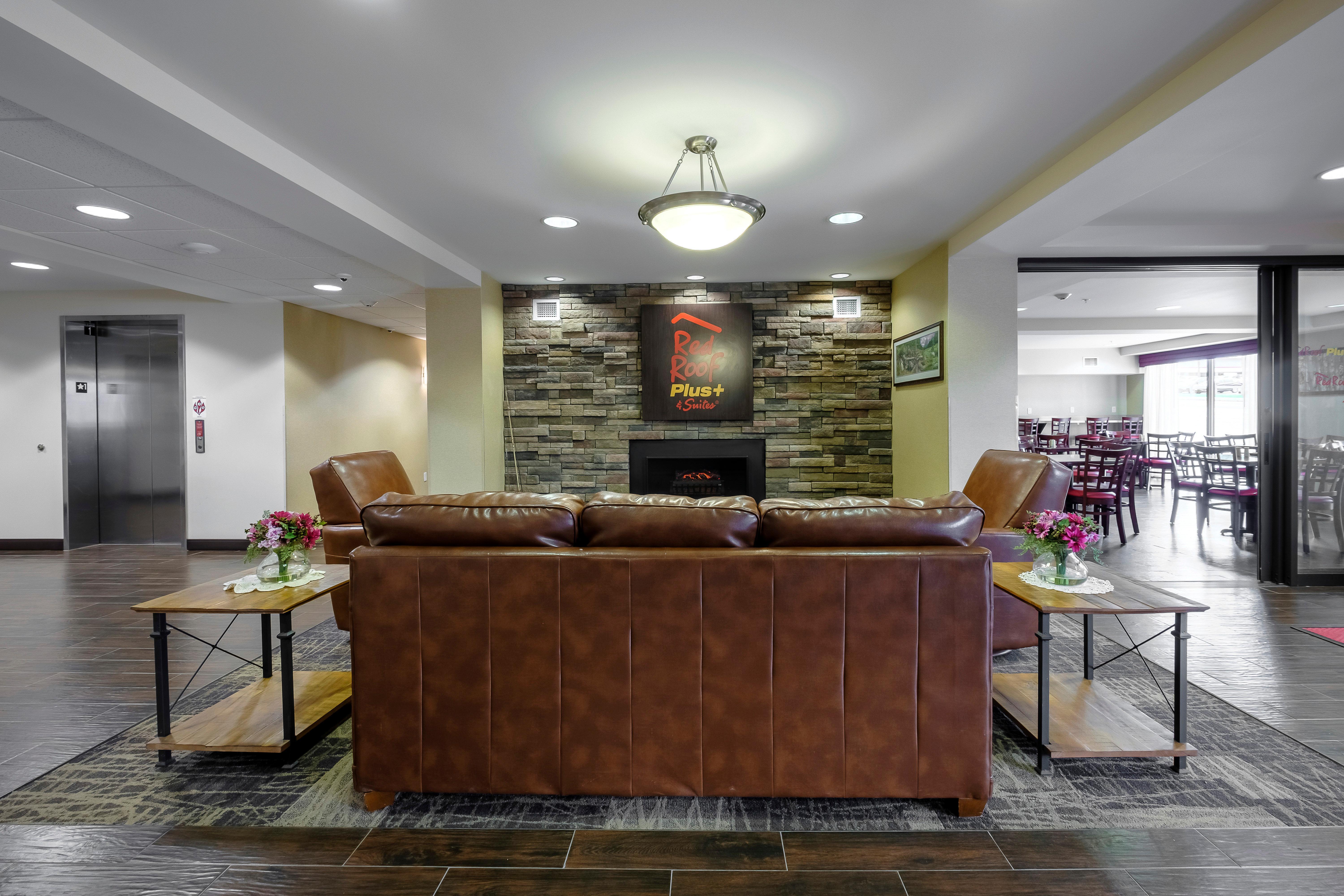 Red Roof Inn Plus+ & Suites Malone Kültér fotó