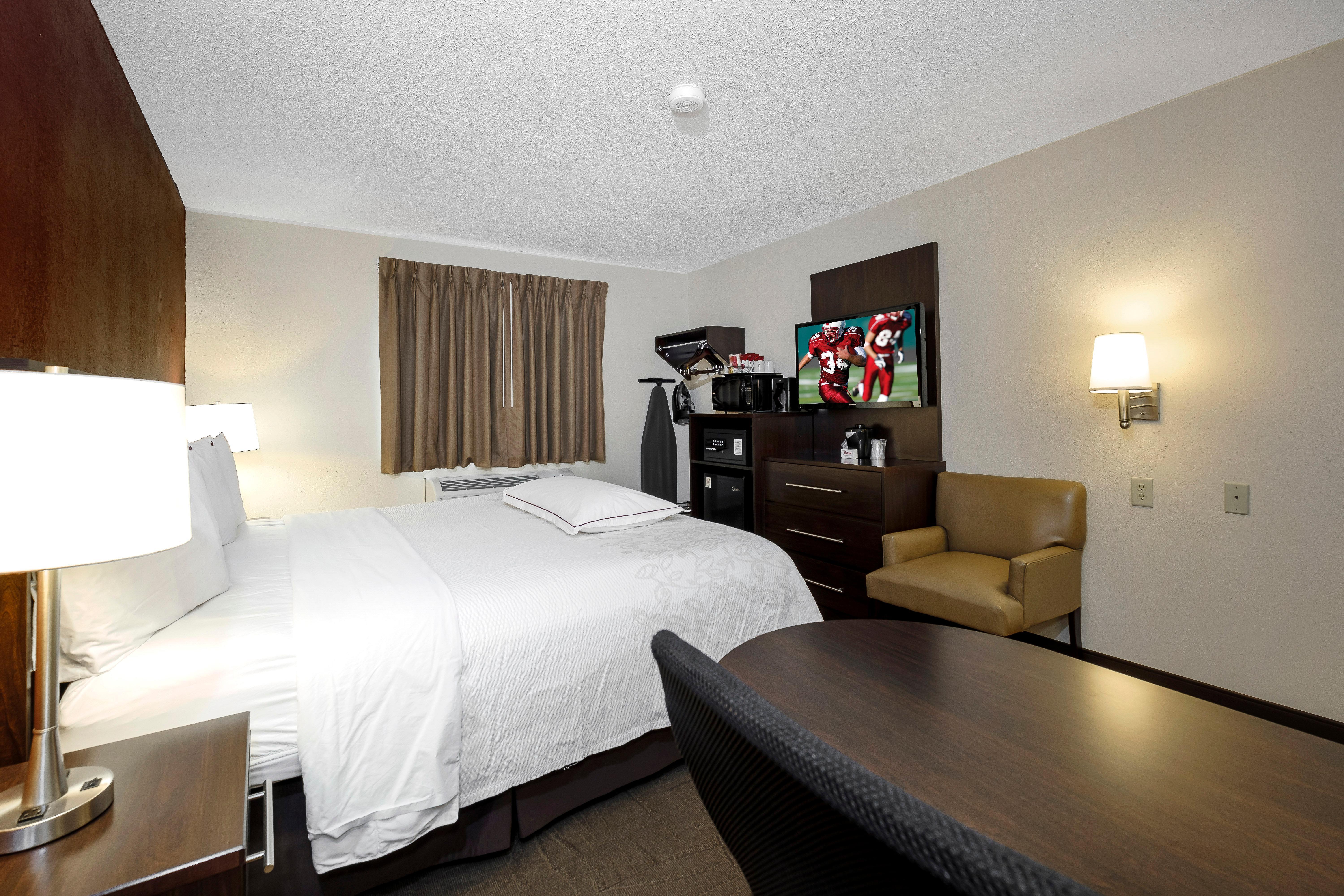 Red Roof Inn Plus+ & Suites Malone Kültér fotó