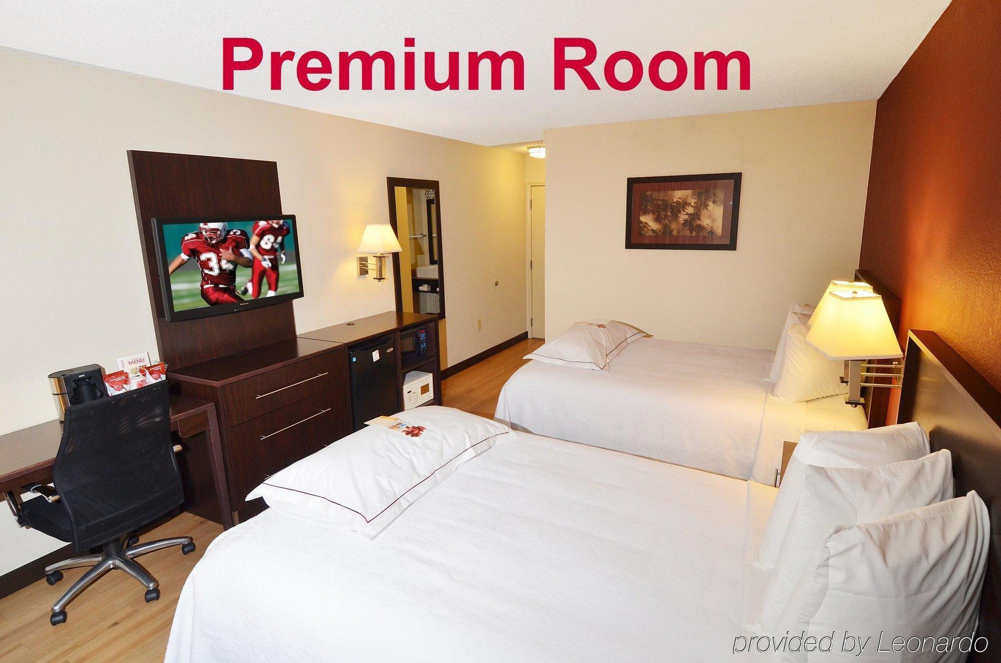 Red Roof Inn Plus+ & Suites Malone Kültér fotó